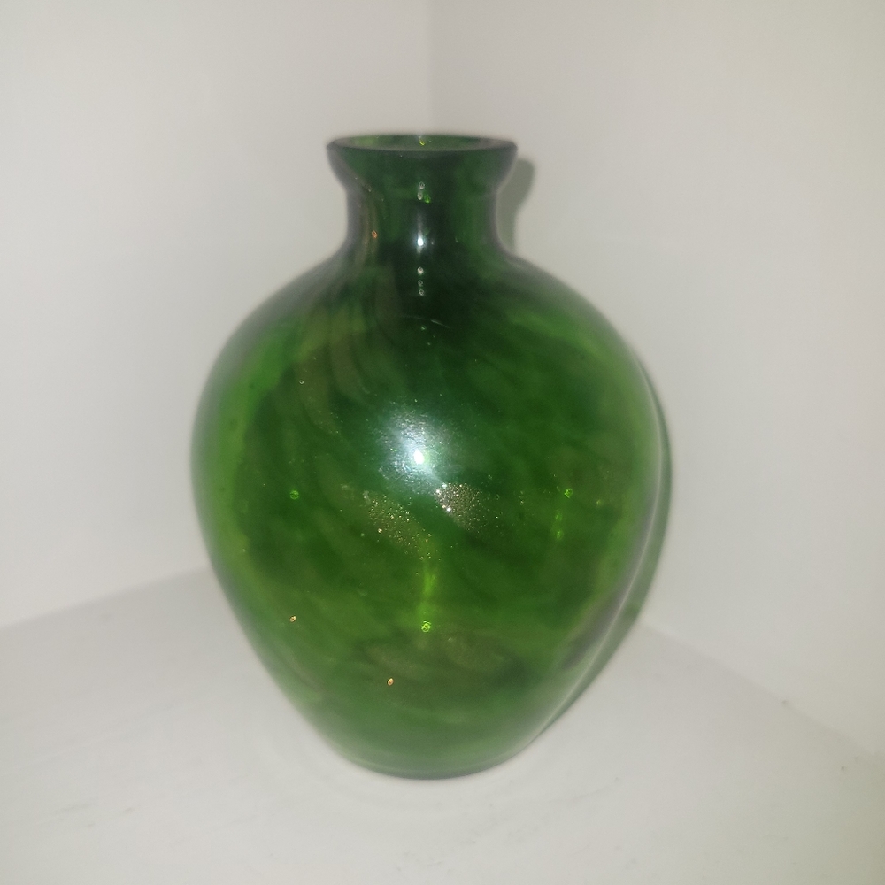 Vintage Hand Blown  Green Glass Vase w/ Copper Swirls 5" x 3" Excellent conditio